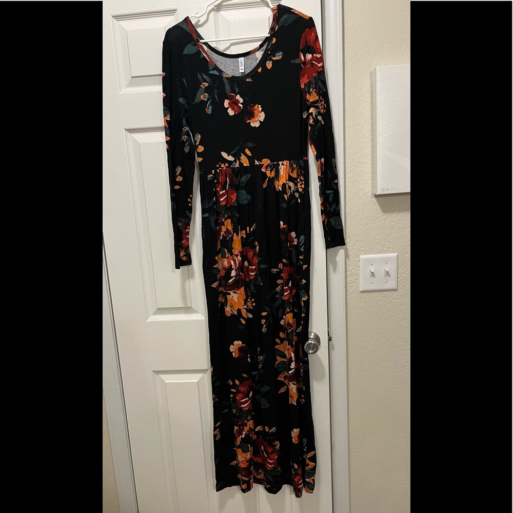 Maxi dress. Size medium long sleeve perfect for fall